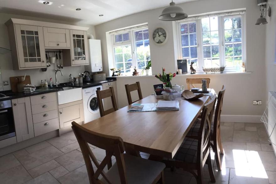 New Forest Cottage, village location, perfect for beaches & attractions