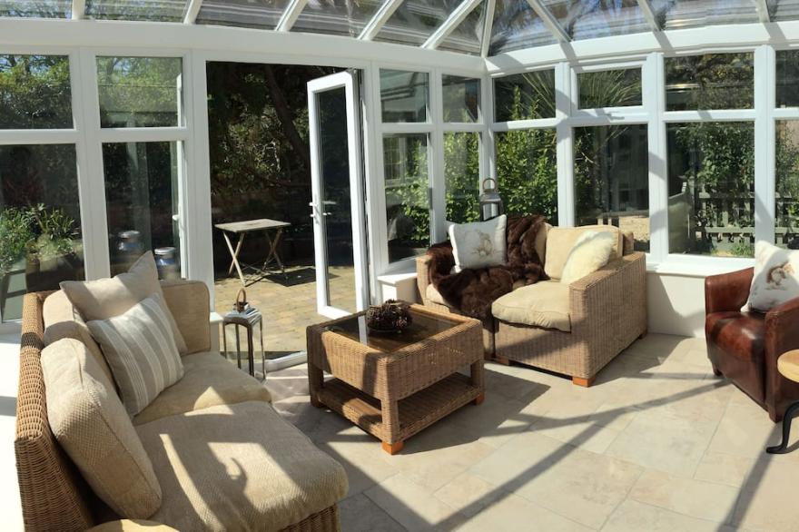 New Forest Cottage, village location, perfect for beaches & attractions