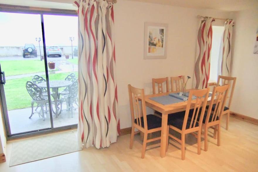 Ground-floor 3 bedroom apartment right on the beach