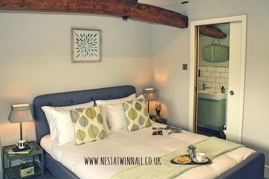 NEST AT WINNALL Luxury 19thC Cottage, Peaceful Location, Walking, Child Friendly