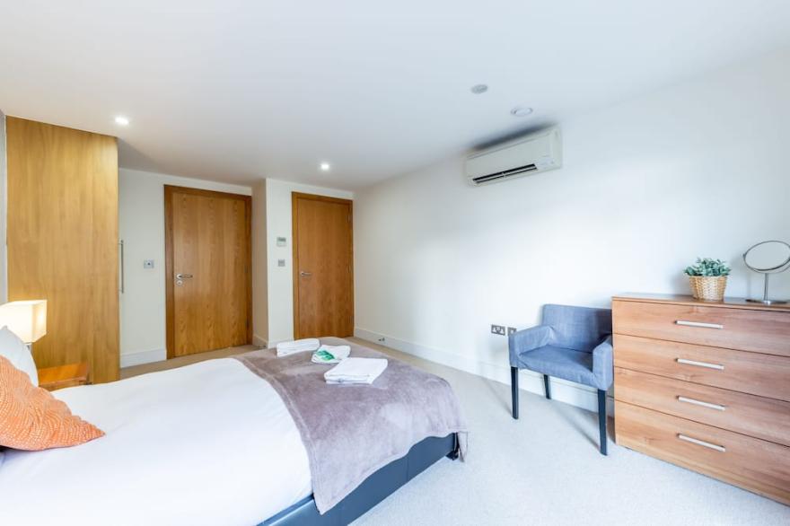Modern 2 Bedrooms Apartment near Hyde park in Bayswater
