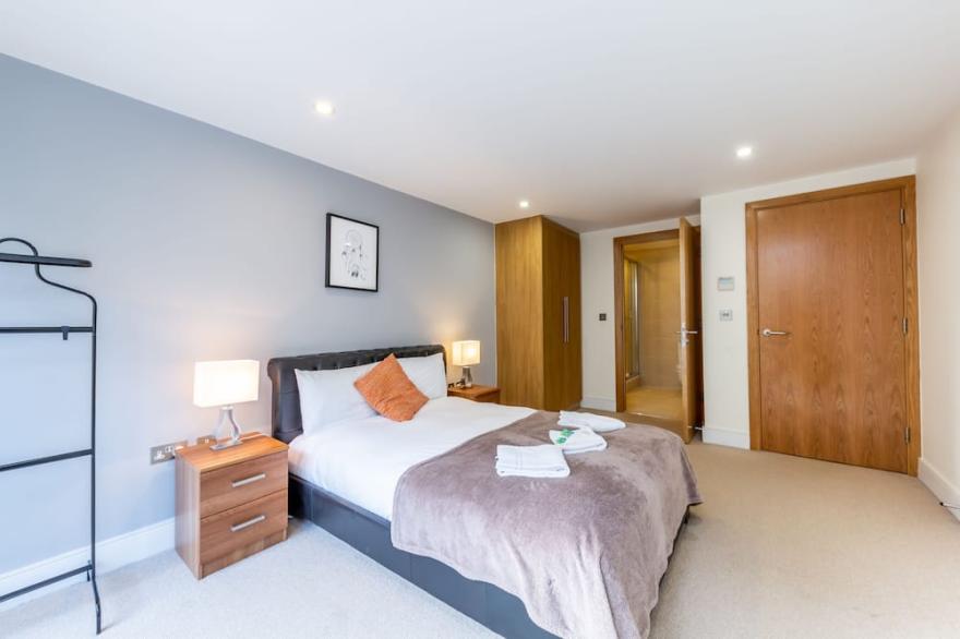 Modern 2 Bedrooms Apartment near Hyde park in Bayswater