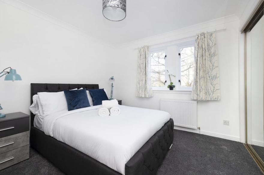 ALTIDO Bright 3-bed flat overlooking The Clyde
