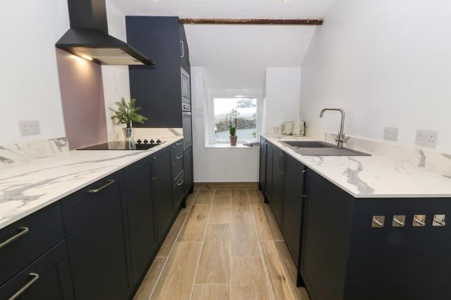 Y BWTHYN, pet friendly, character holiday cottage in Dyffryn Ardudwy