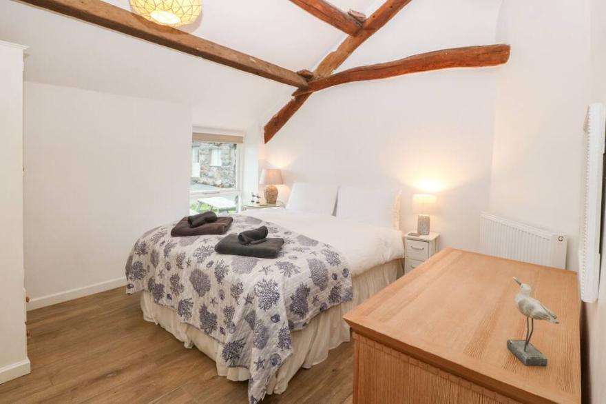 Y BWTHYN, pet friendly, character holiday cottage in Dyffryn Ardudwy