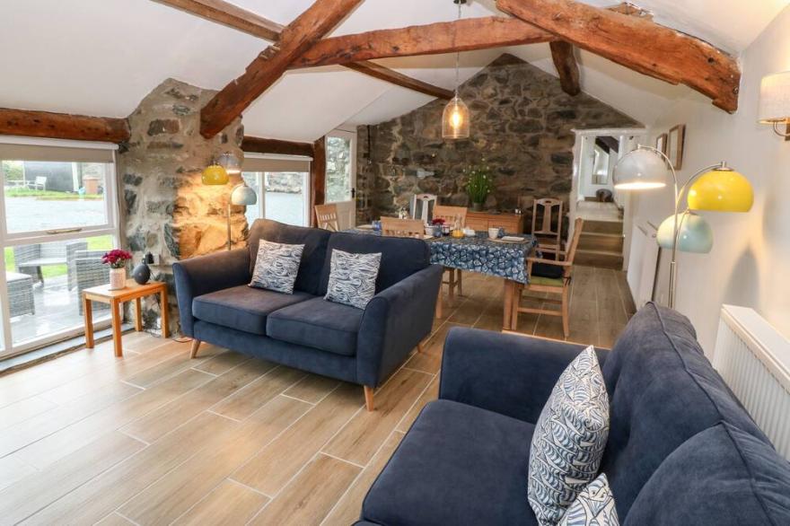 Y BWTHYN, pet friendly, character holiday cottage in Dyffryn Ardudwy