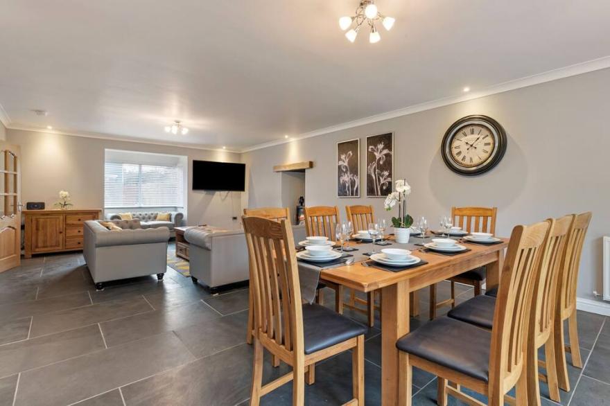 Maynor - Luxury House, Log Burner, Central
