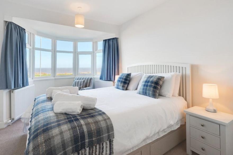Quebec - Five Bedroom House, Sleeps 9