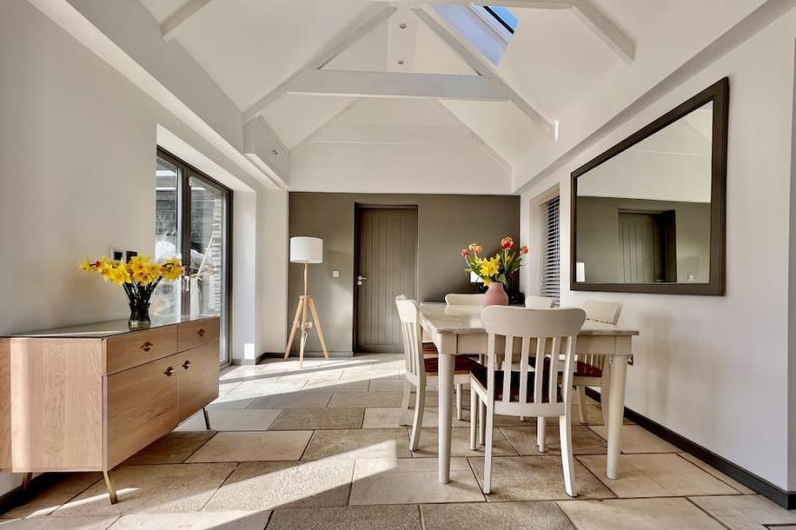 Luxury barn conversion near Padstow - stunning ocean views, garden and hot tub