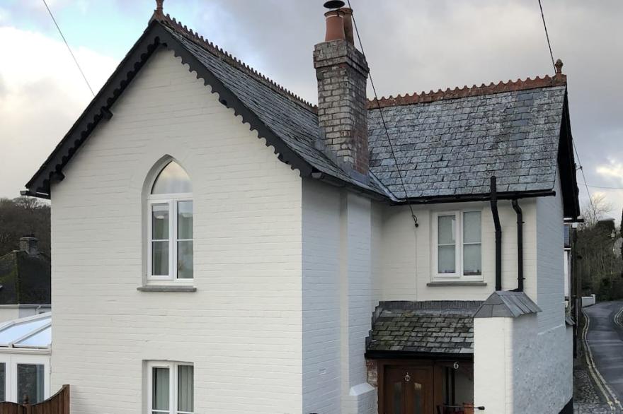Mevagissey holiday cottage with beach/harbour nearby, internet access, Parking