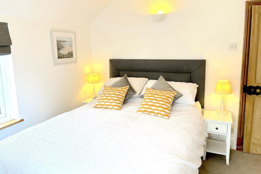 Mevagissey holiday cottage with beach/harbour nearby, internet access, Parking