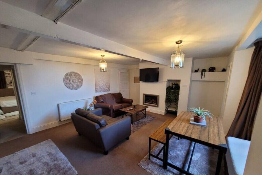 Seaside flat with Fireplace fast WIFI FREE parking