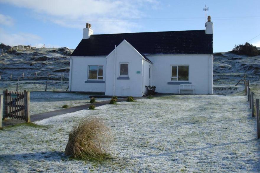 Harris White Cottage SEA & loch VIEWS from traditional modern cottage