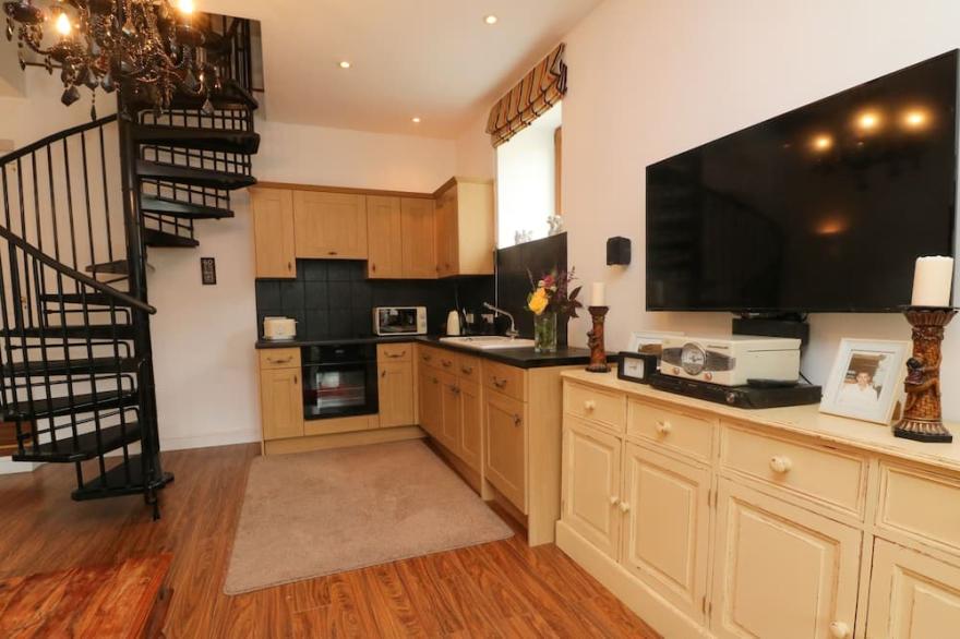 THE COACH HOUSE, THE GROVE, pet friendly in Combe Martin