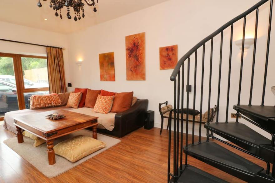 THE COACH HOUSE, THE GROVE, pet friendly in Combe Martin