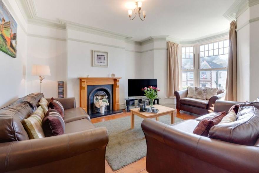 Beautiful private villa for 8 guests with WIFI, TV, patio and parking