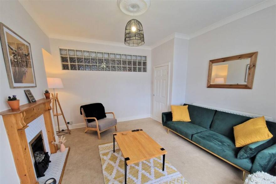 Seafront Apartment with Garden - Perfect location in Mumbles