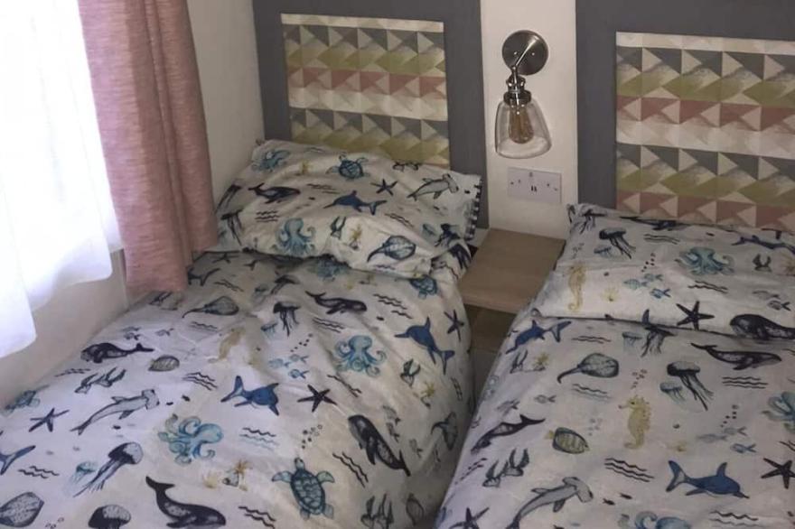 Luxury Holiday Lodge: 13 Elm Close