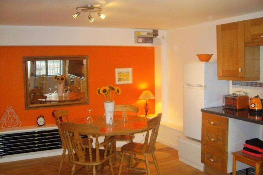 Somerset Cottage Near Cheddar & Glastonbury, 2 Beds, Sleeps 4, Pet Friendly