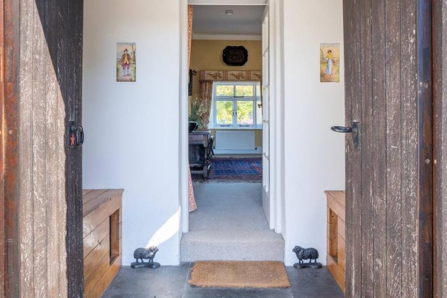 FIELD HEAD HOUSE, family friendly, with pool in Hawkshead