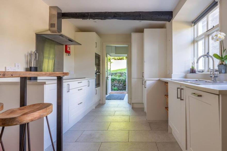 FIELD HEAD HOUSE, family friendly, with pool in Hawkshead