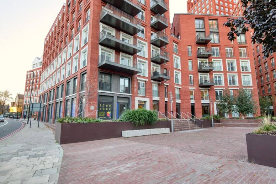 Spacious Vauxhall 2BR nr Tube, by Blueground