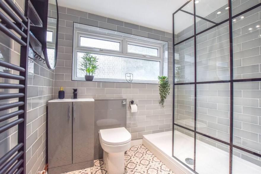 Impeccable 4-Bed Home Close to City Centre