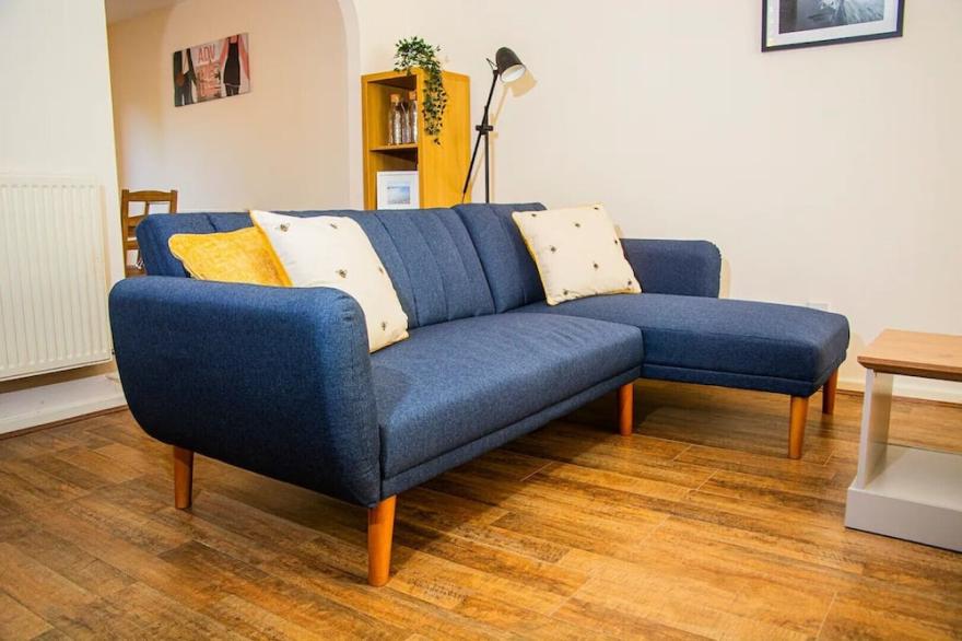 Cosy 3-Bed Home Close to City Centre (Parking)