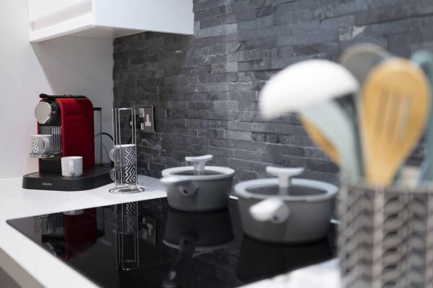 The Redbanks - Contemporary Apartment by LetMeStay