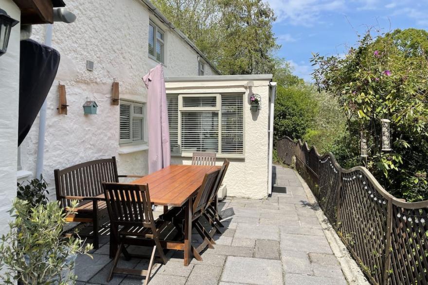 5 Bedroom Cottage Set In 3.5 Acres Of Woodland with adjoining 1 acre field