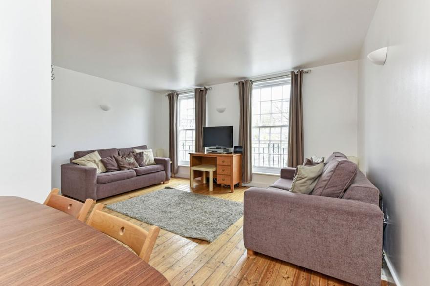Townhouse Overlooking Park Borough Of Greenwich.. near Elizabeth Line Station