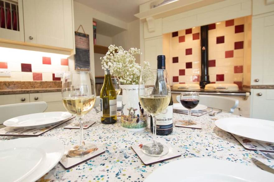 Gargoyle is a traditional stone-built cottage, tucked away in the charming seaside village of St Agn