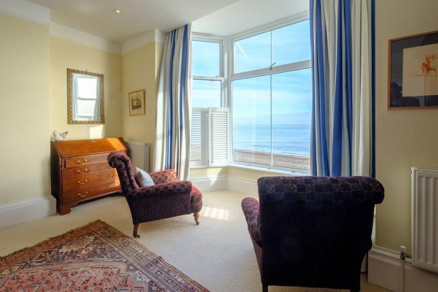 Gunfleet - sleeps 14 guests  in 6 bedrooms