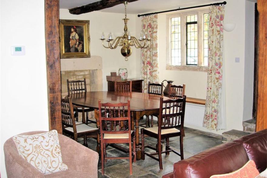 Pitchers is a Grade 11 Cotswold Stone House in the centre of Chipping Campden.
