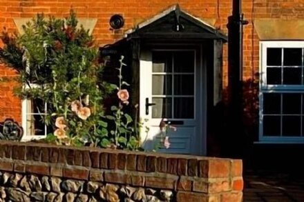 Character 2 Bedroom Cosy Cottage near Burnham Market and Brancaster Beach