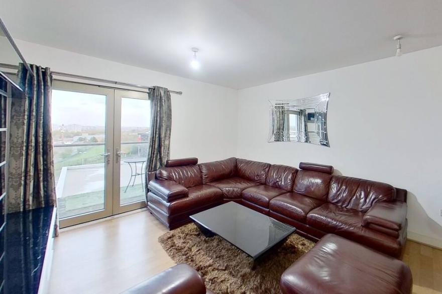 Superb 2 bedroom apartment with Parking in London