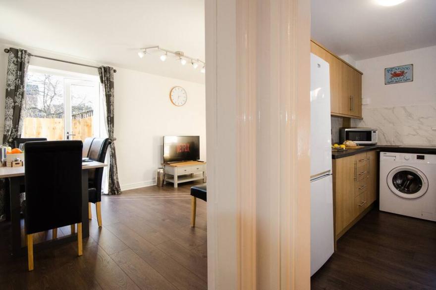 33 HIBERNIA STREET, family friendly, with a garden in Scarborough