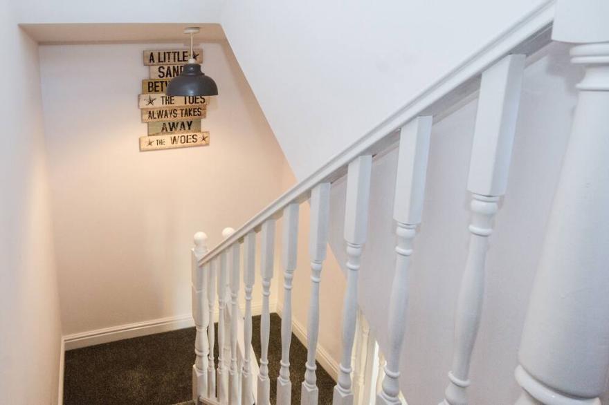 33 HIBERNIA STREET, family friendly, with a garden in Scarborough