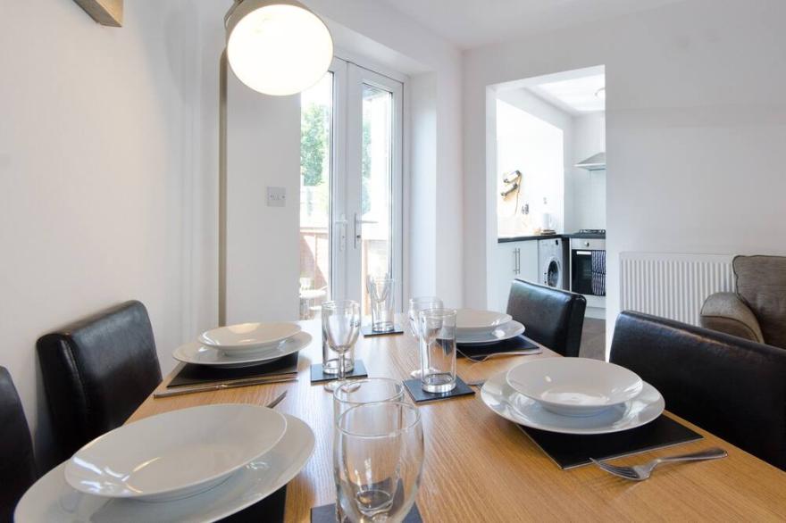 102A CANDLER STREET, family friendly, with a garden in Scarborough