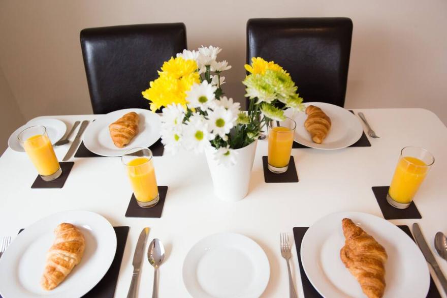 53 HAMPTON ROAD, family friendly in Scarborough