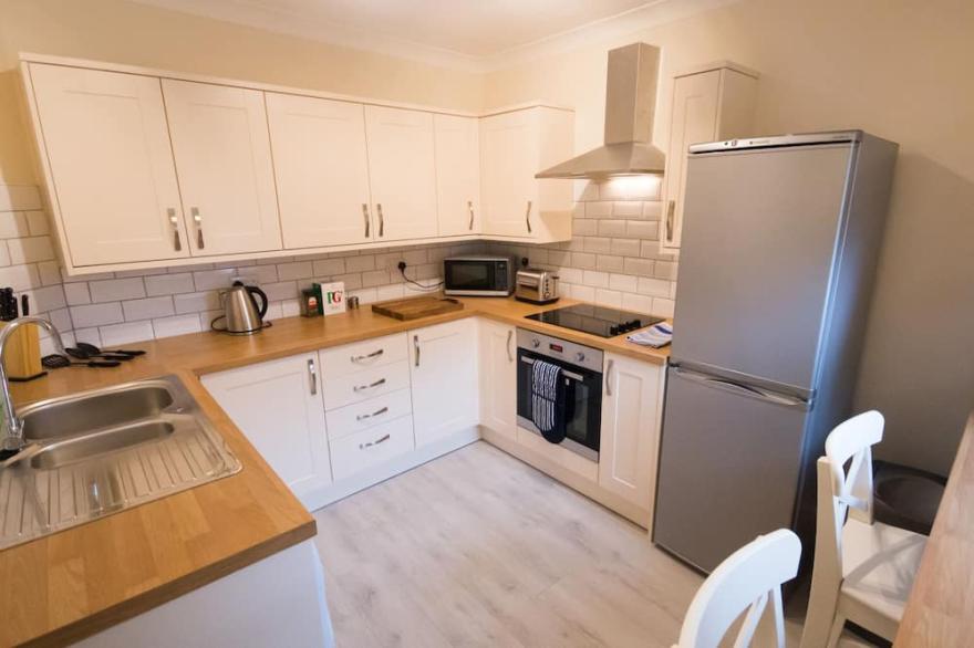 53 HAMPTON ROAD, family friendly in Scarborough