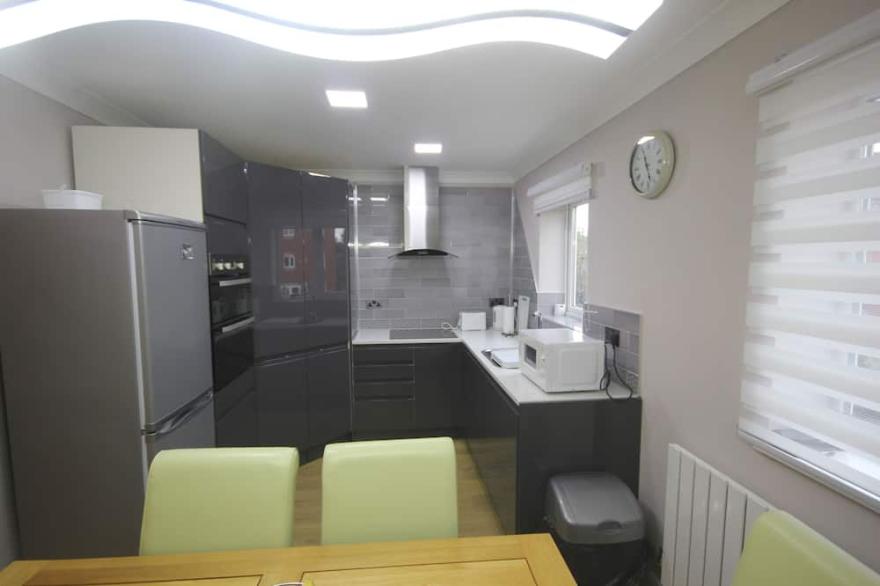 Delightful house in Stone, Staffordshire  close to lovely canalside walks