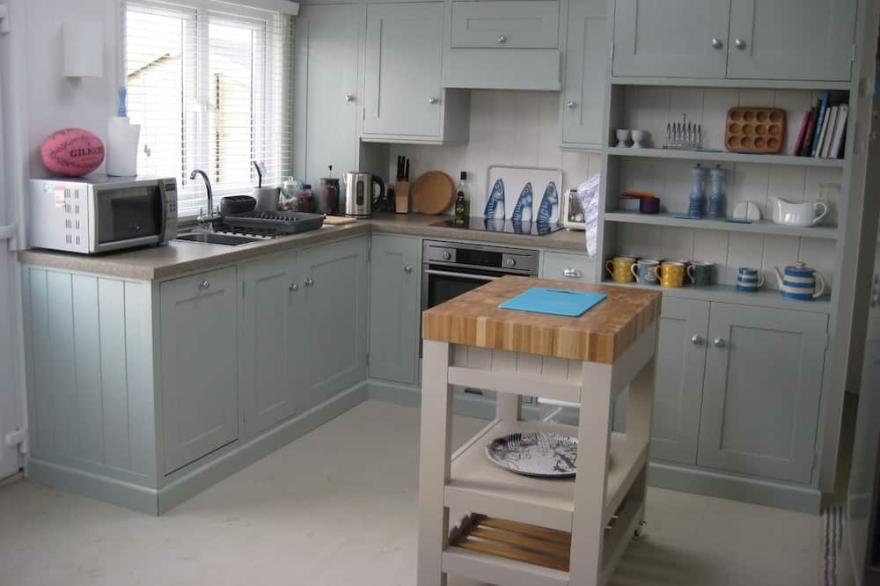 Stunning beach-side chalet with a lighthouse view - Gwithian Towans, St Ives Bay
