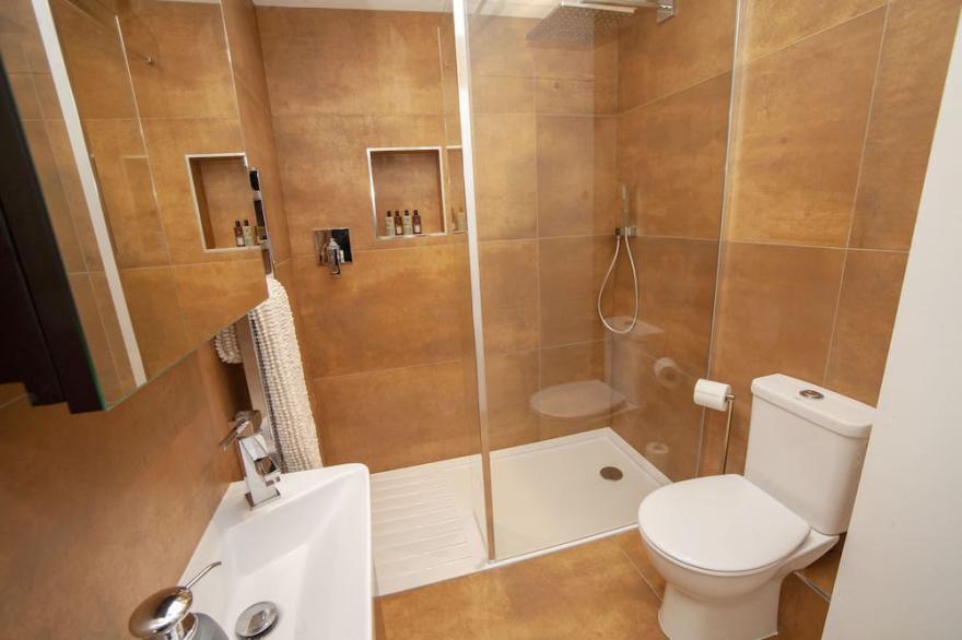 Bathwick Retreat -  Newly refurbished stylish house just 5 minutes from city centre.
