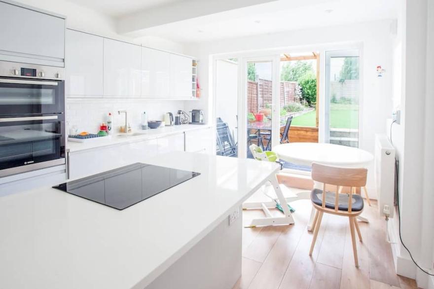 Pass the Keys | Modern & Peaceful Family Home