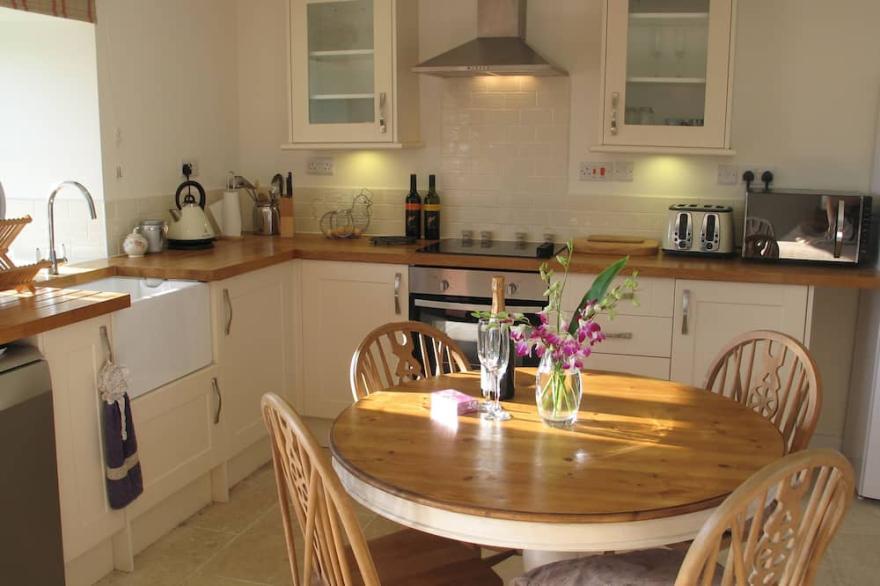 Stunning barn/cottage, peaceful, private, secure parking & self check in/out.