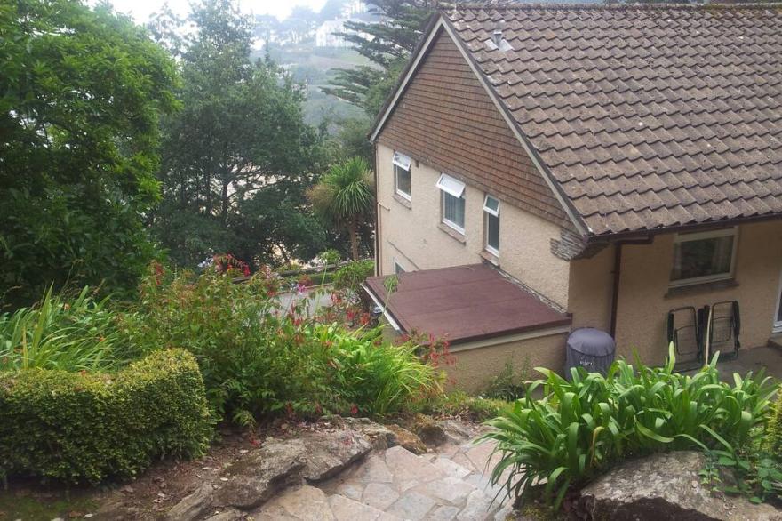 Fabulous sea views, ample parking and gardens, 2mins walk from South Sands beach