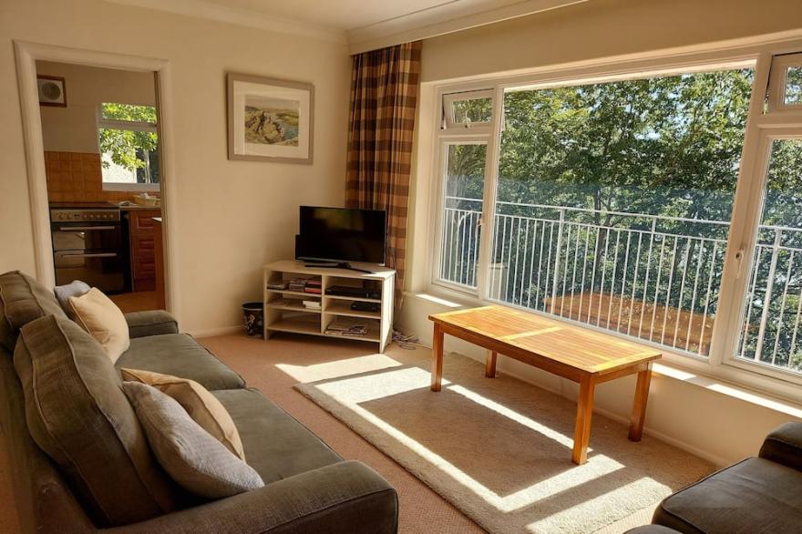 Fabulous sea views, ample parking and gardens, 2mins walk from South Sands beach