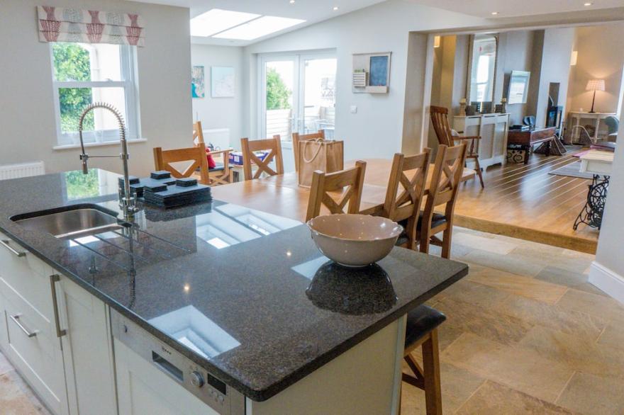 Stunning Estuary Views A Stones Throw From The Beach