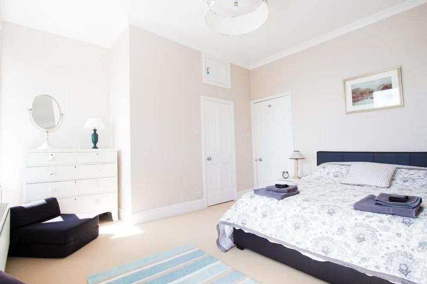 Stunning Estuary Views A Stones Throw From The Beach
